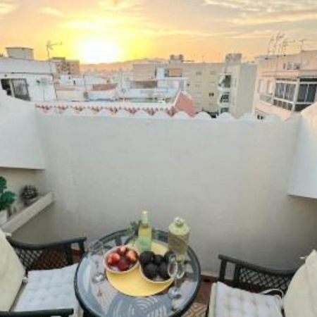 New City Penthouse Near Beach With Sunny Balcony フエンヒロラ エクステリア 写真