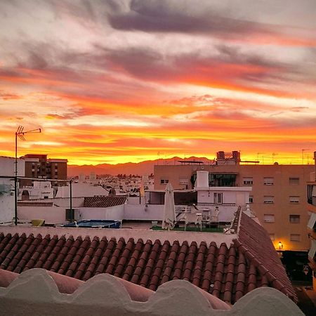 New City Penthouse Near Beach With Sunny Balcony フエンヒロラ エクステリア 写真