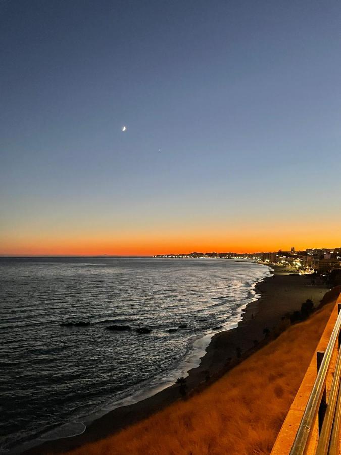 New City Penthouse Near Beach With Sunny Balcony フエンヒロラ エクステリア 写真