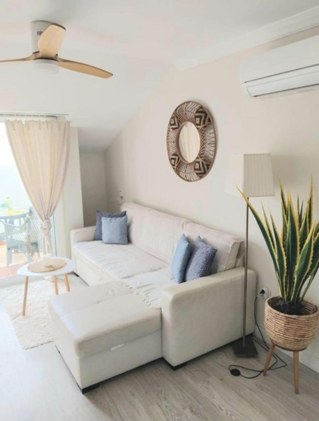 New City Penthouse Near Beach With Sunny Balcony フエンヒロラ エクステリア 写真