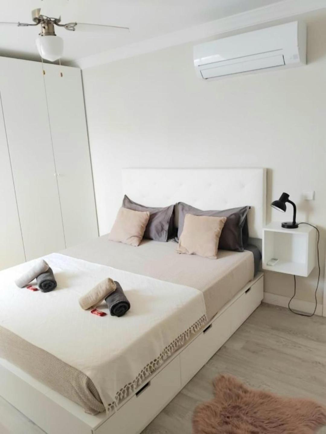 New City Penthouse Near Beach With Sunny Balcony フエンヒロラ エクステリア 写真