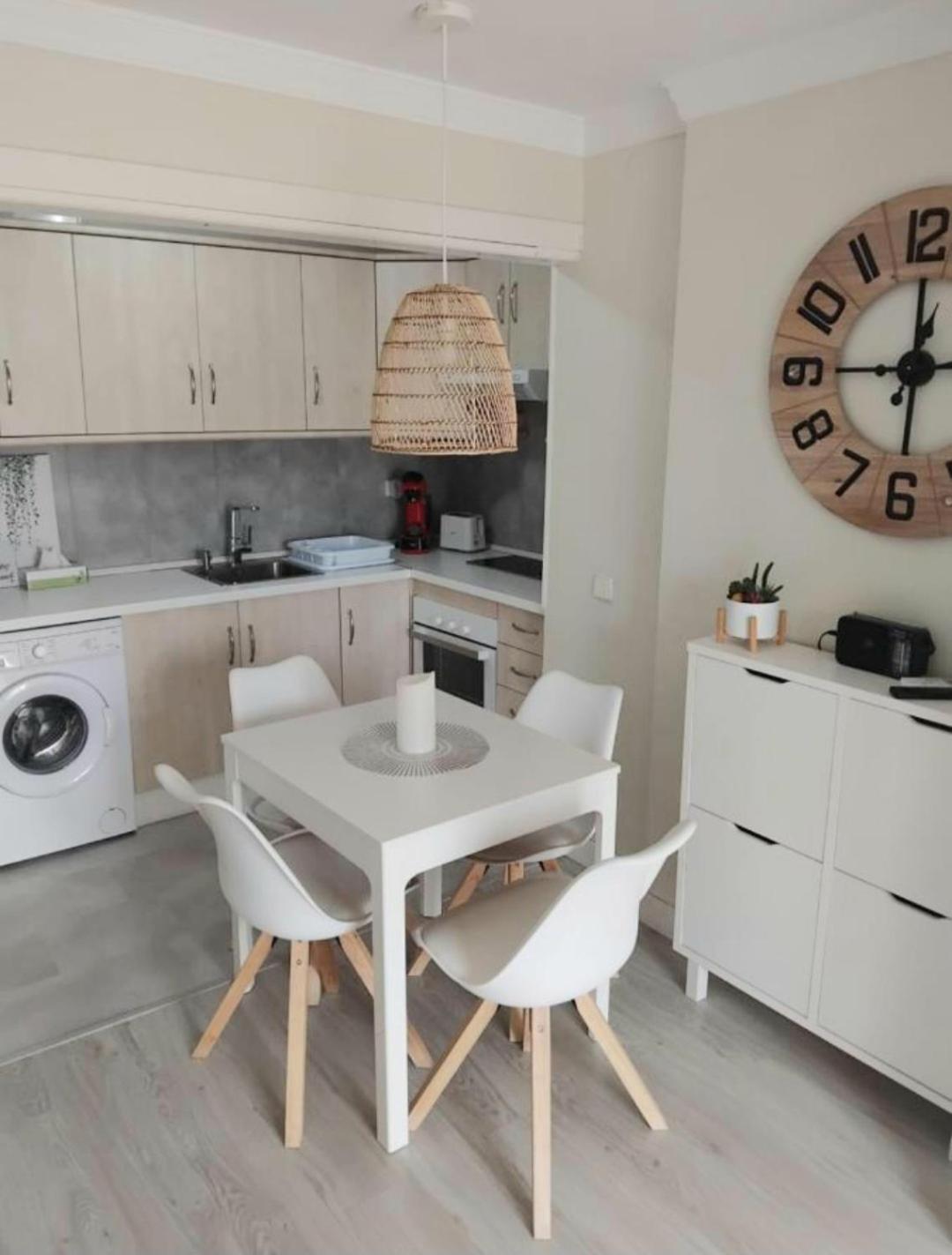New City Penthouse Near Beach With Sunny Balcony フエンヒロラ エクステリア 写真