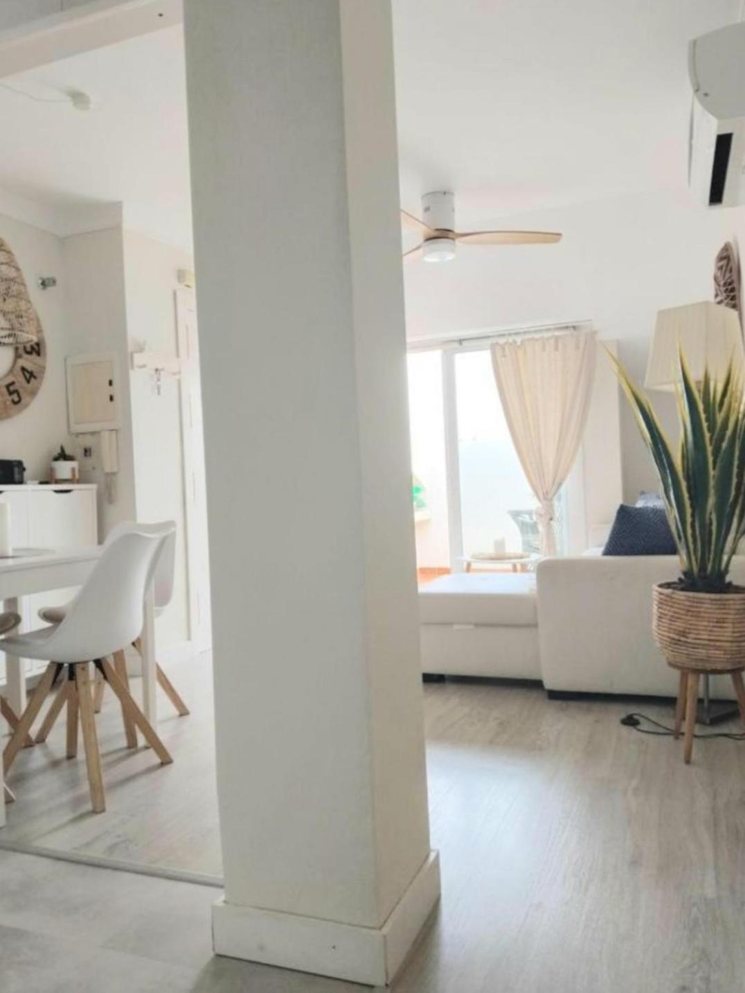 New City Penthouse Near Beach With Sunny Balcony フエンヒロラ エクステリア 写真