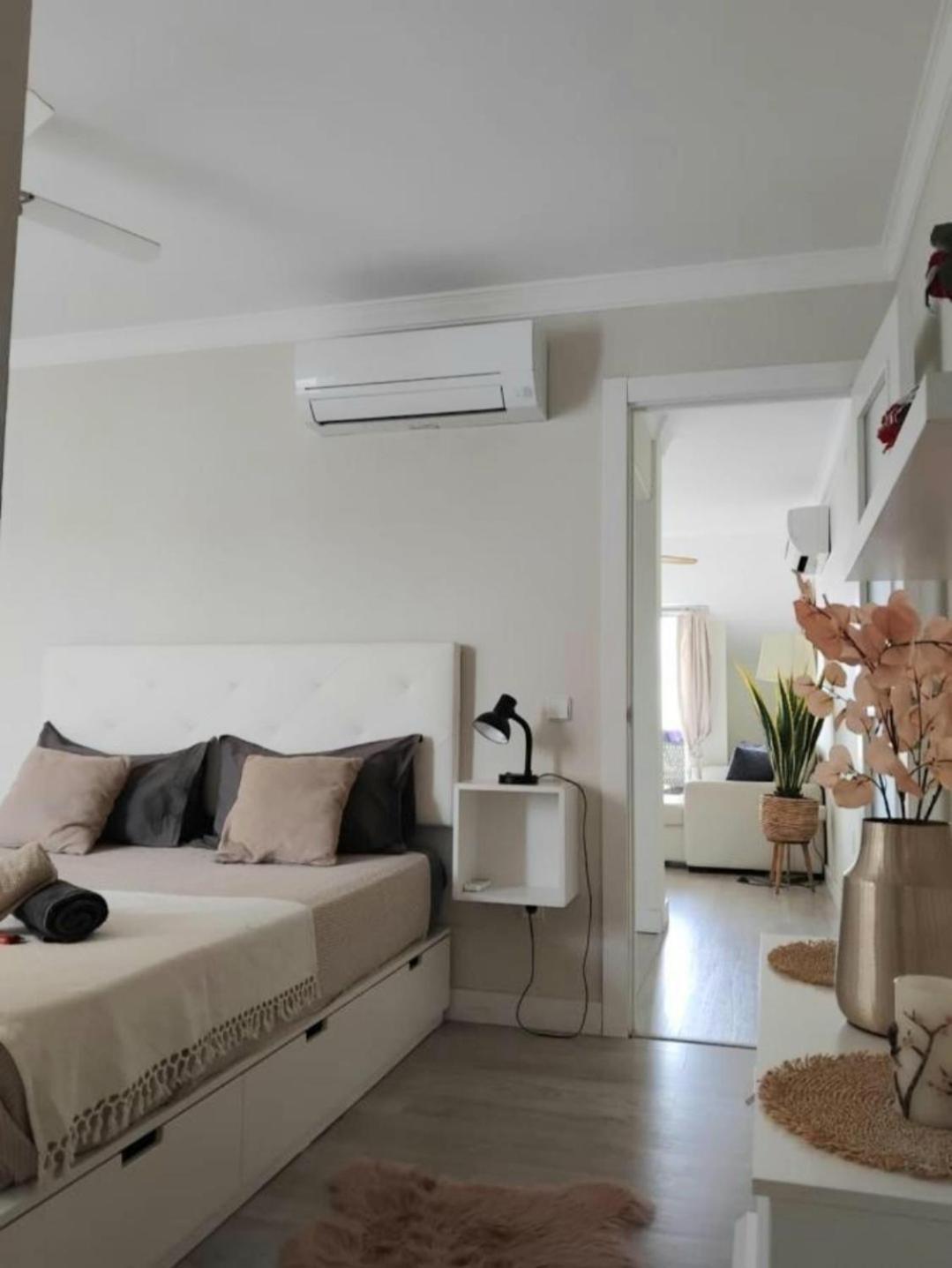 New City Penthouse Near Beach With Sunny Balcony フエンヒロラ エクステリア 写真