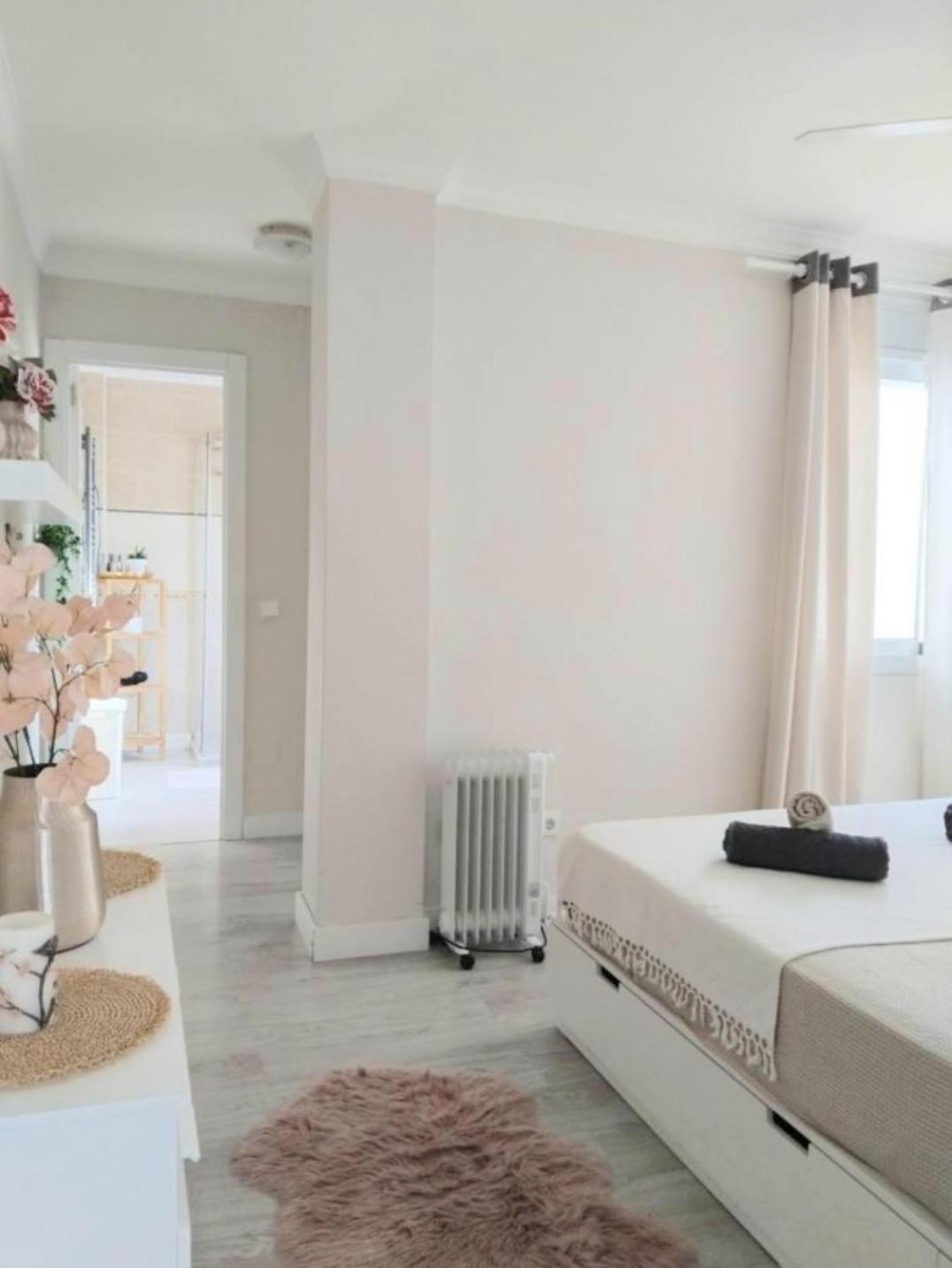 New City Penthouse Near Beach With Sunny Balcony フエンヒロラ エクステリア 写真