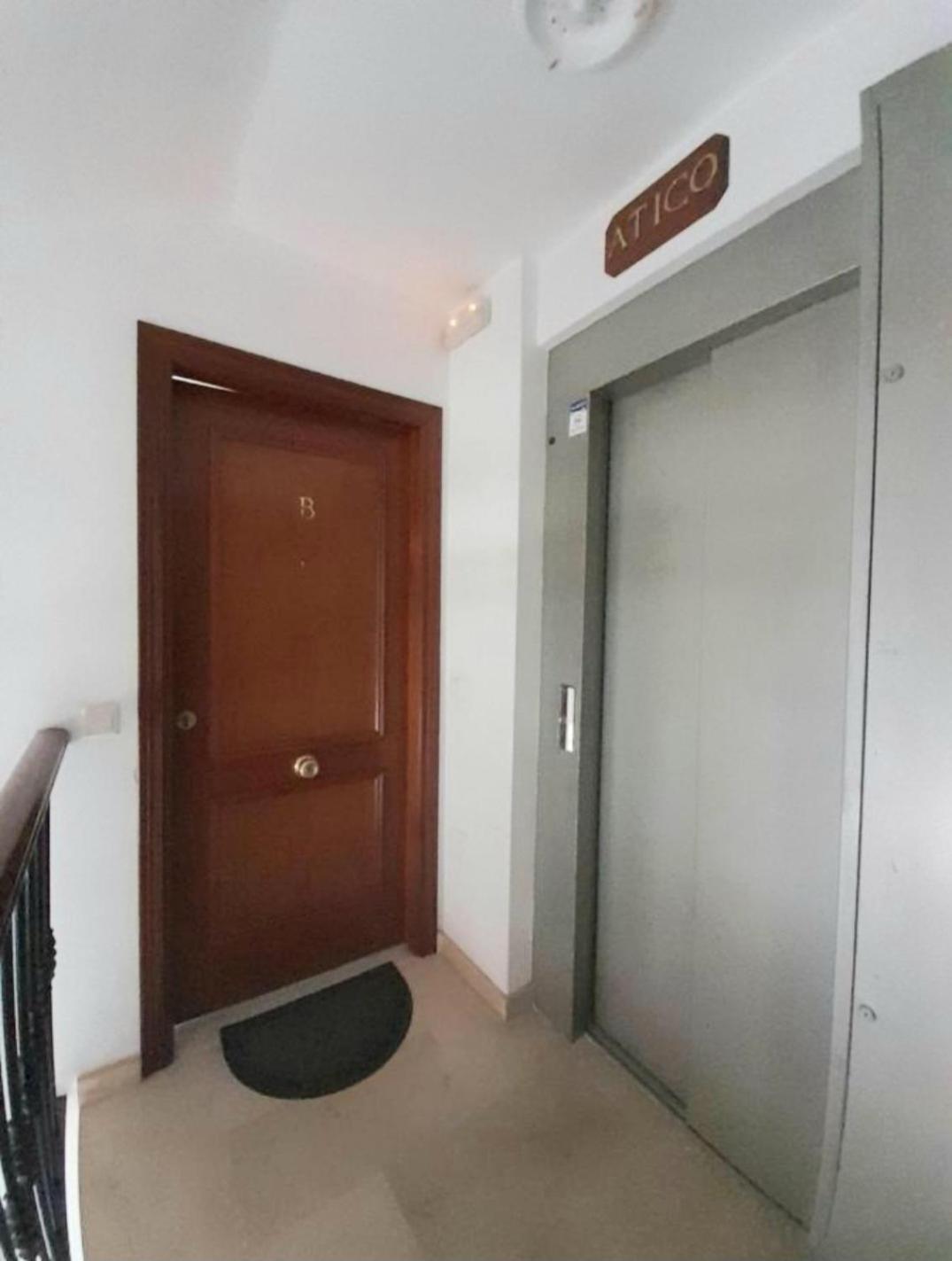 New City Penthouse Near Beach With Sunny Balcony フエンヒロラ エクステリア 写真