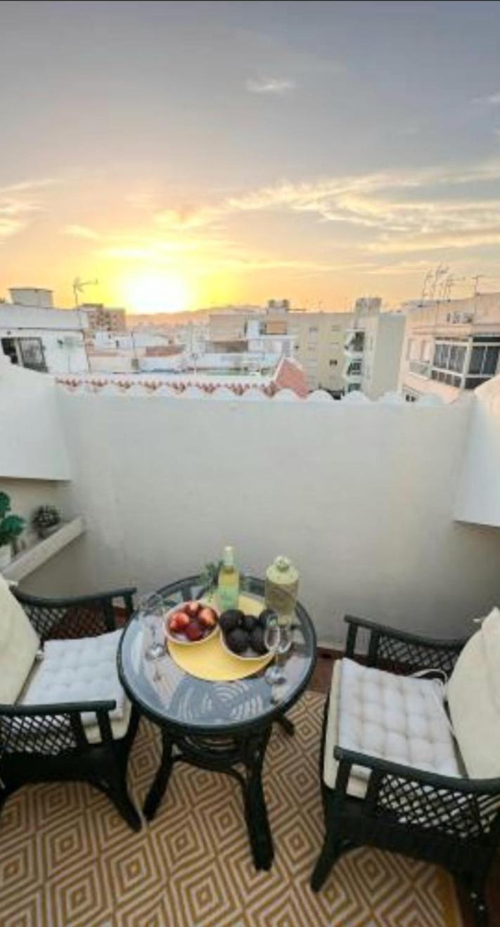New City Penthouse Near Beach With Sunny Balcony フエンヒロラ エクステリア 写真