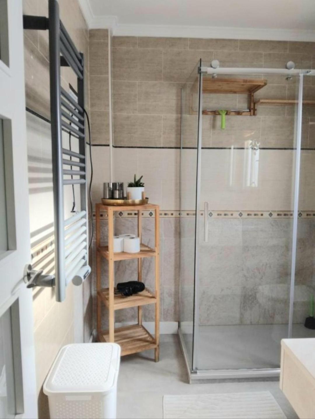 New City Penthouse Near Beach With Sunny Balcony フエンヒロラ エクステリア 写真