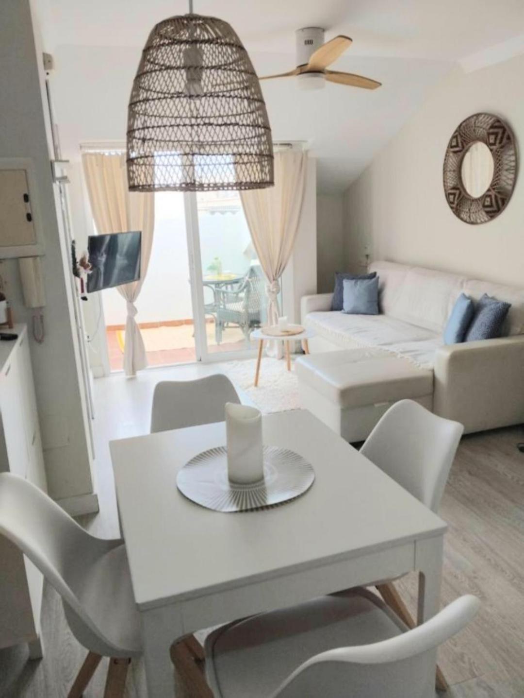 New City Penthouse Near Beach With Sunny Balcony フエンヒロラ エクステリア 写真