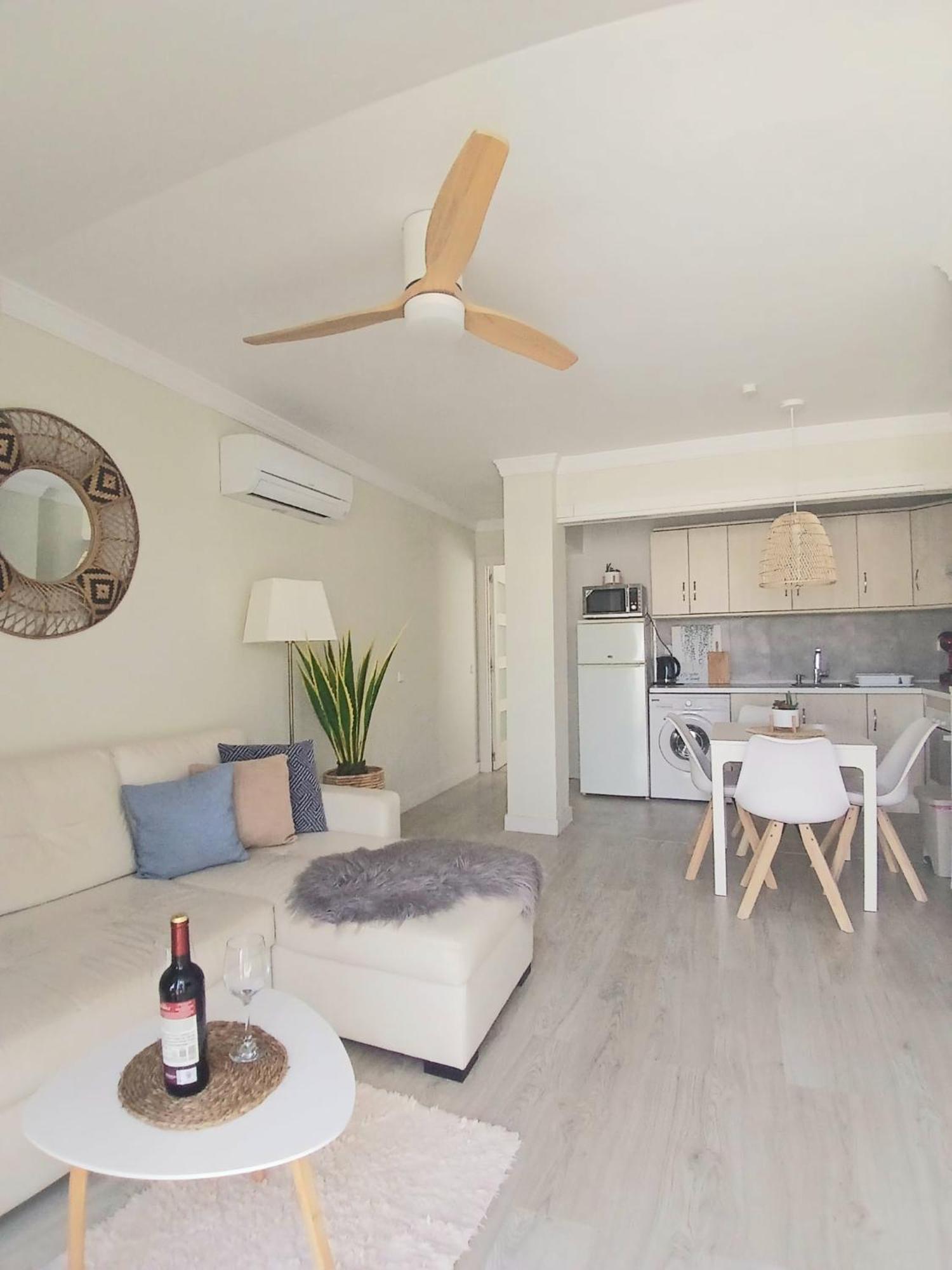 New City Penthouse Near Beach With Sunny Balcony フエンヒロラ エクステリア 写真